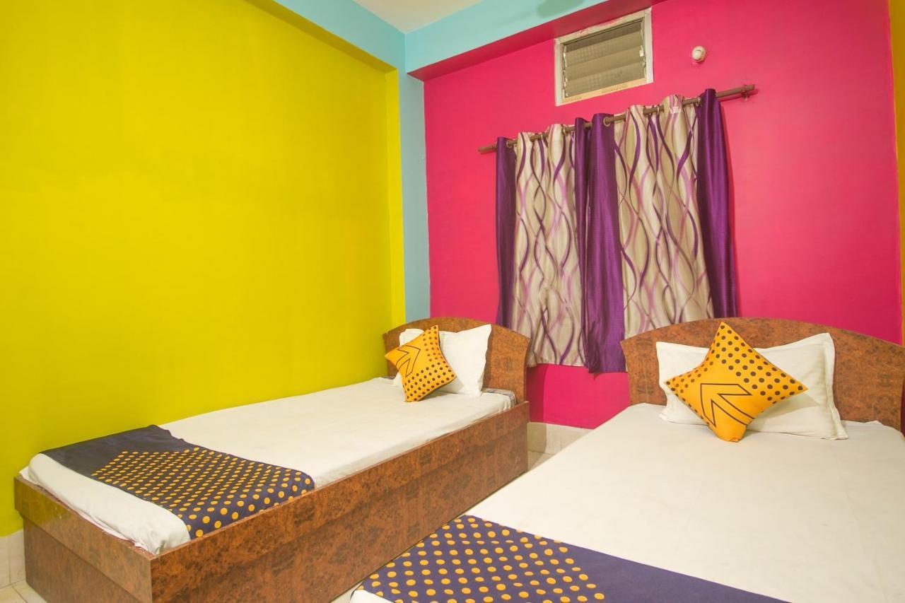 SPOT ON 48821 Hotel Chitra Alipur Duar Exterior foto