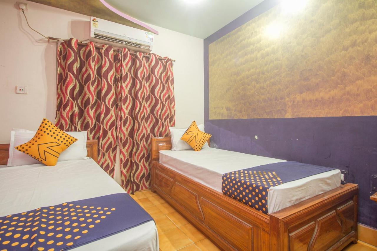 SPOT ON 48821 Hotel Chitra Alipur Duar Exterior foto