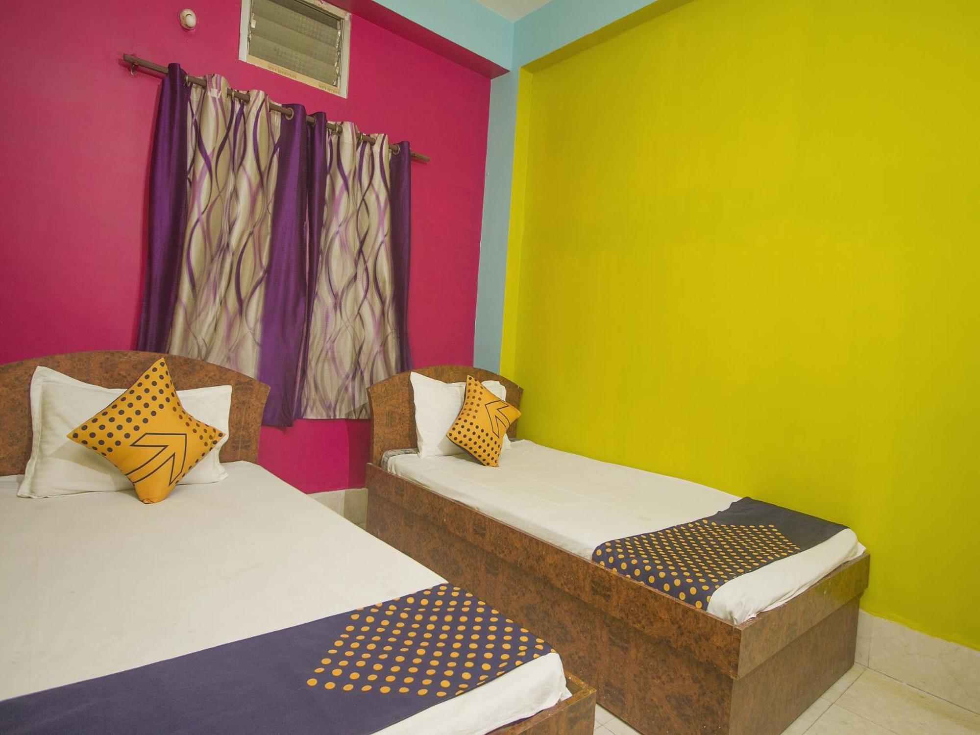 SPOT ON 48821 Hotel Chitra Alipur Duar Exterior foto